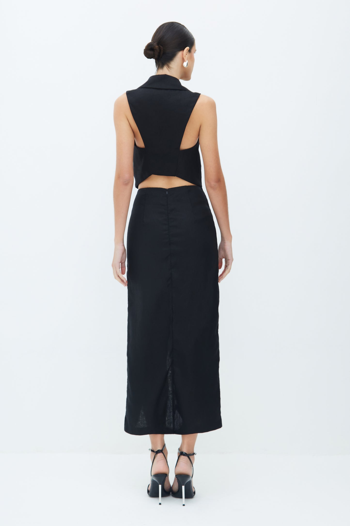 SAIA MIDI COM BOTAO FENDA E BOLSO FRONTAL PRETO