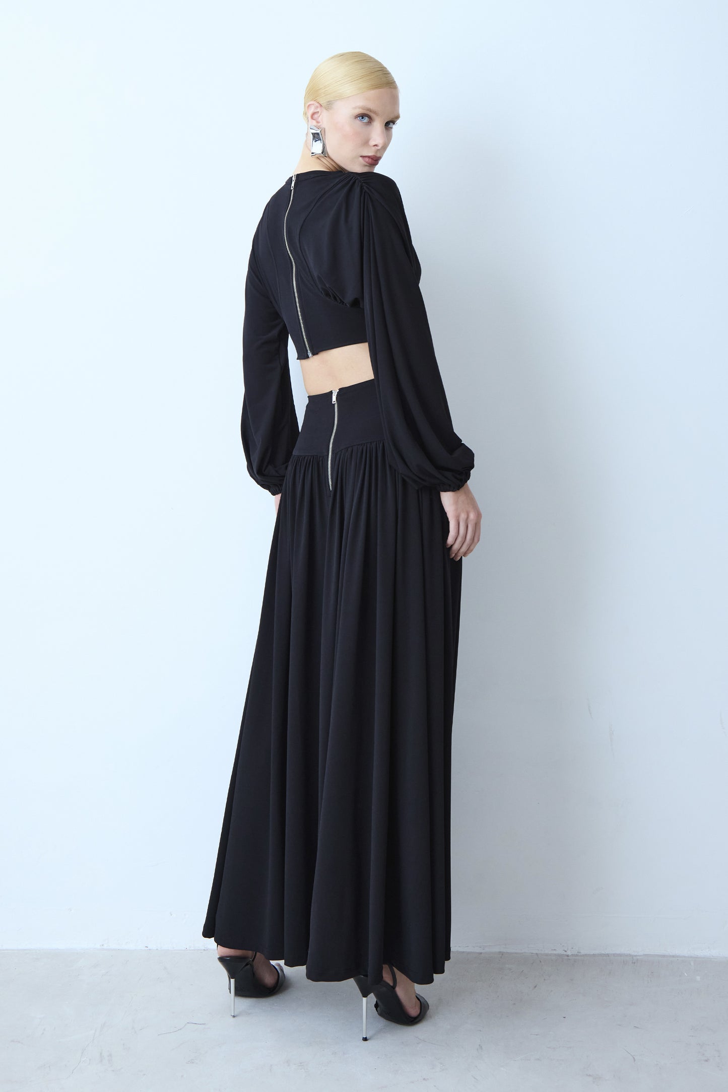 SAIA MIDI FLUIDA COS LARGO ZIPER DE METAL COSTAS PRETO