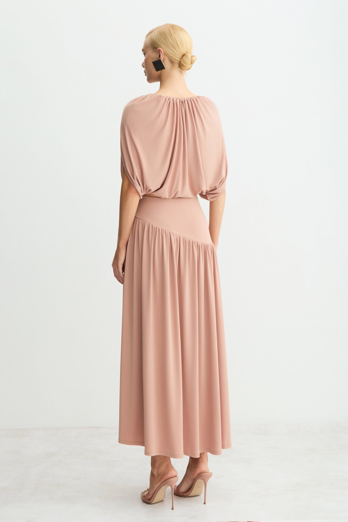 SAIA MIDI COS LARGO ASSIMETRICO COM BARRA FLUIDA MOCHA MOUSSE