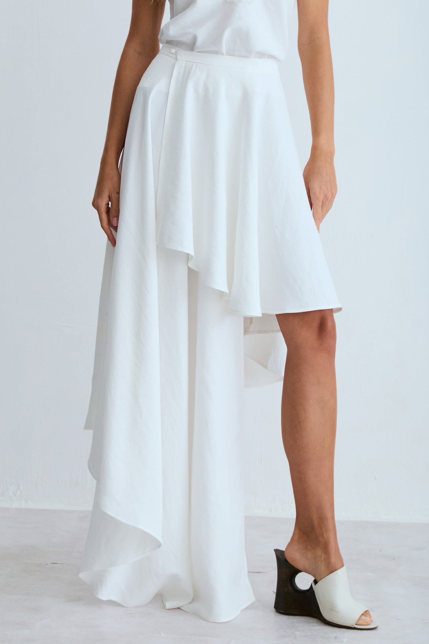 SAIA MIDI BARRA ASSIMETRICA E LATERAL CALDA LONGA OFF WHITE