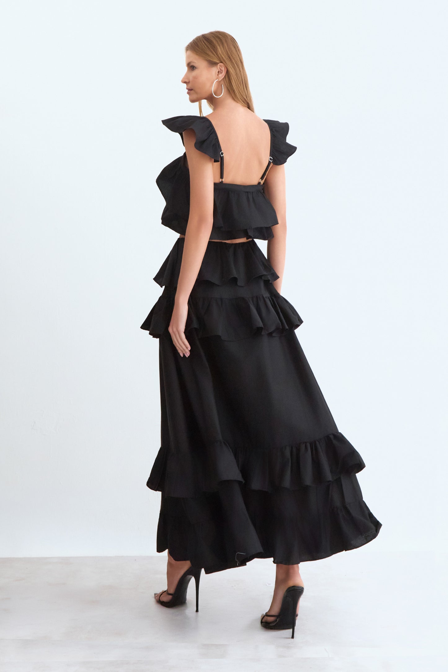 SAIA MIDI COM VOLUME E BABADOS PRETO