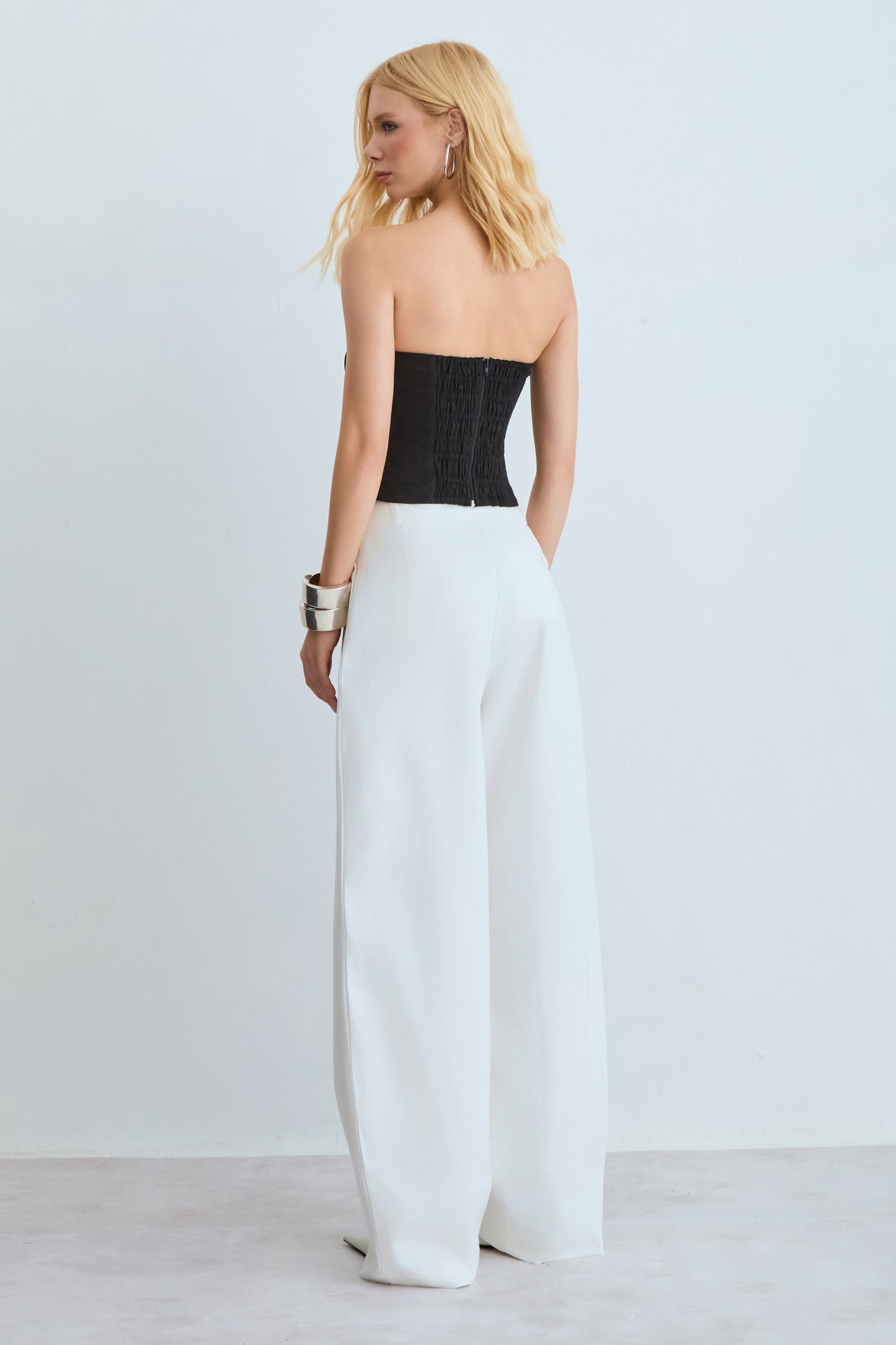 CALCA BAGGY PREGA FRONTAL RECORTE V COSTAS OFF WHITE