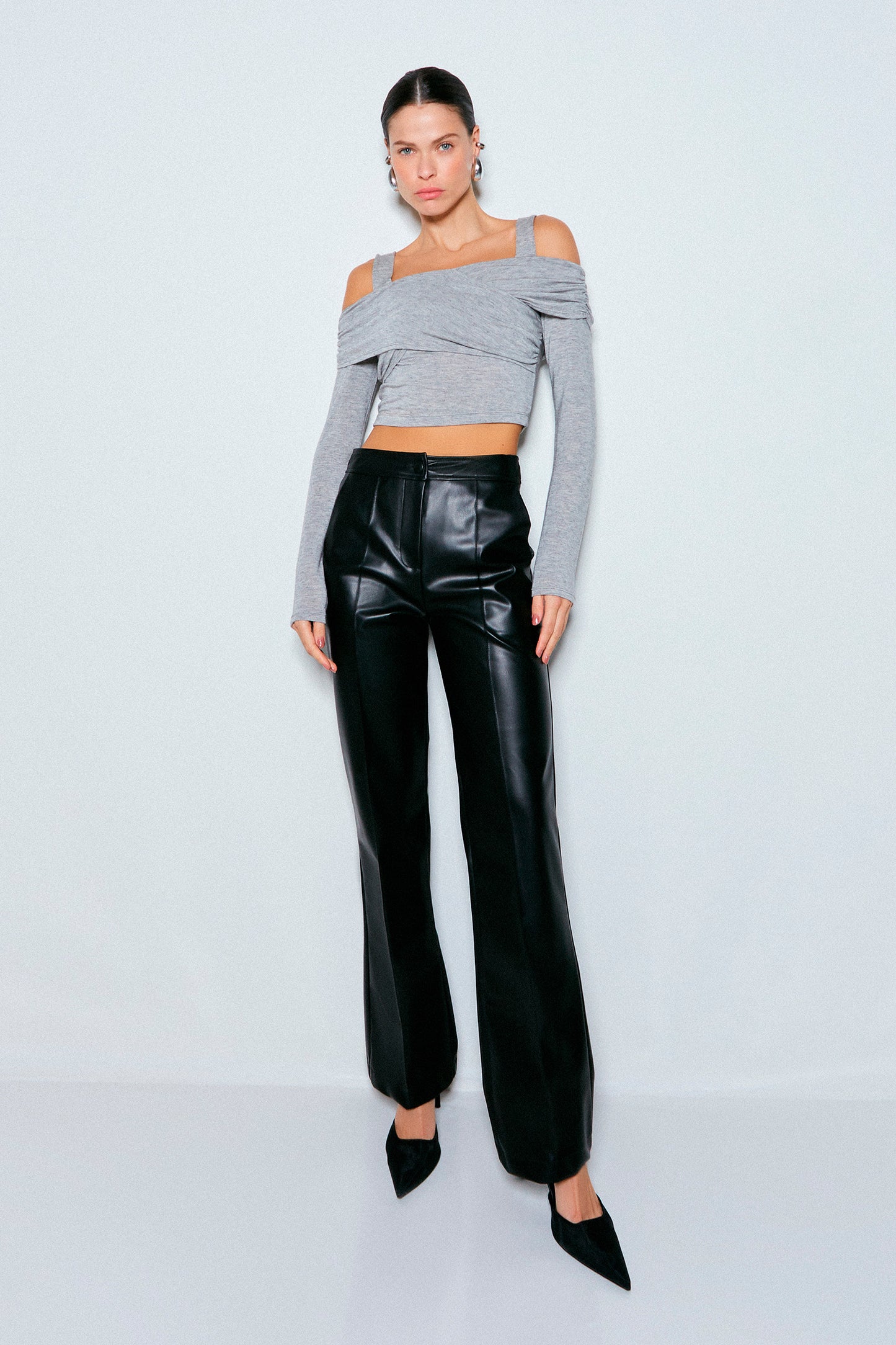 CROPPED MANGA LONGA COM SOBREPOSICAO CINZA MESCLA