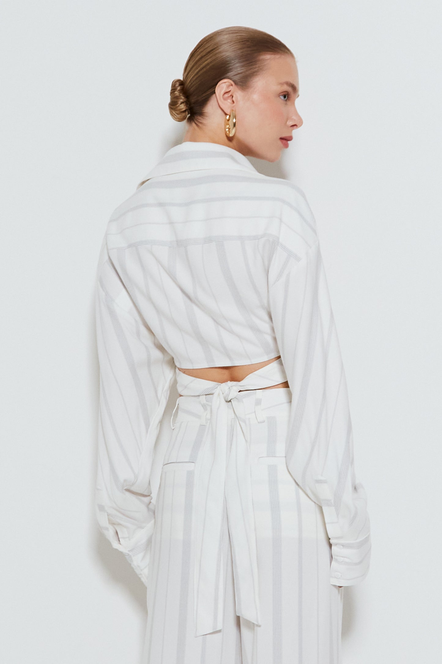 CAMISA MANGA COMPRIDA COM AMARRACAO FRONTAL E LISTRAS LISTRADO AZUL MARINHO