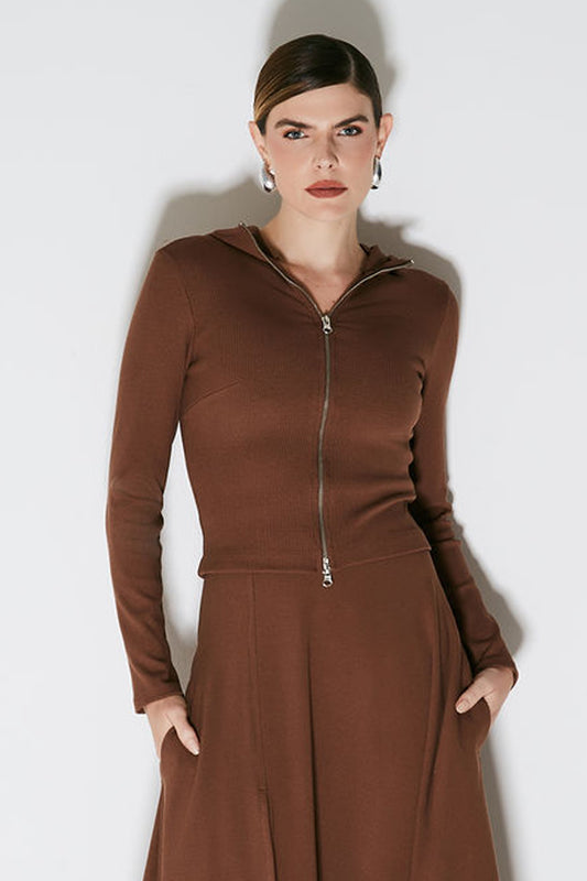 BLUSA MANGA LONGA COM ZIPER DE METAL FRONTAL E CAPUZ MARROM