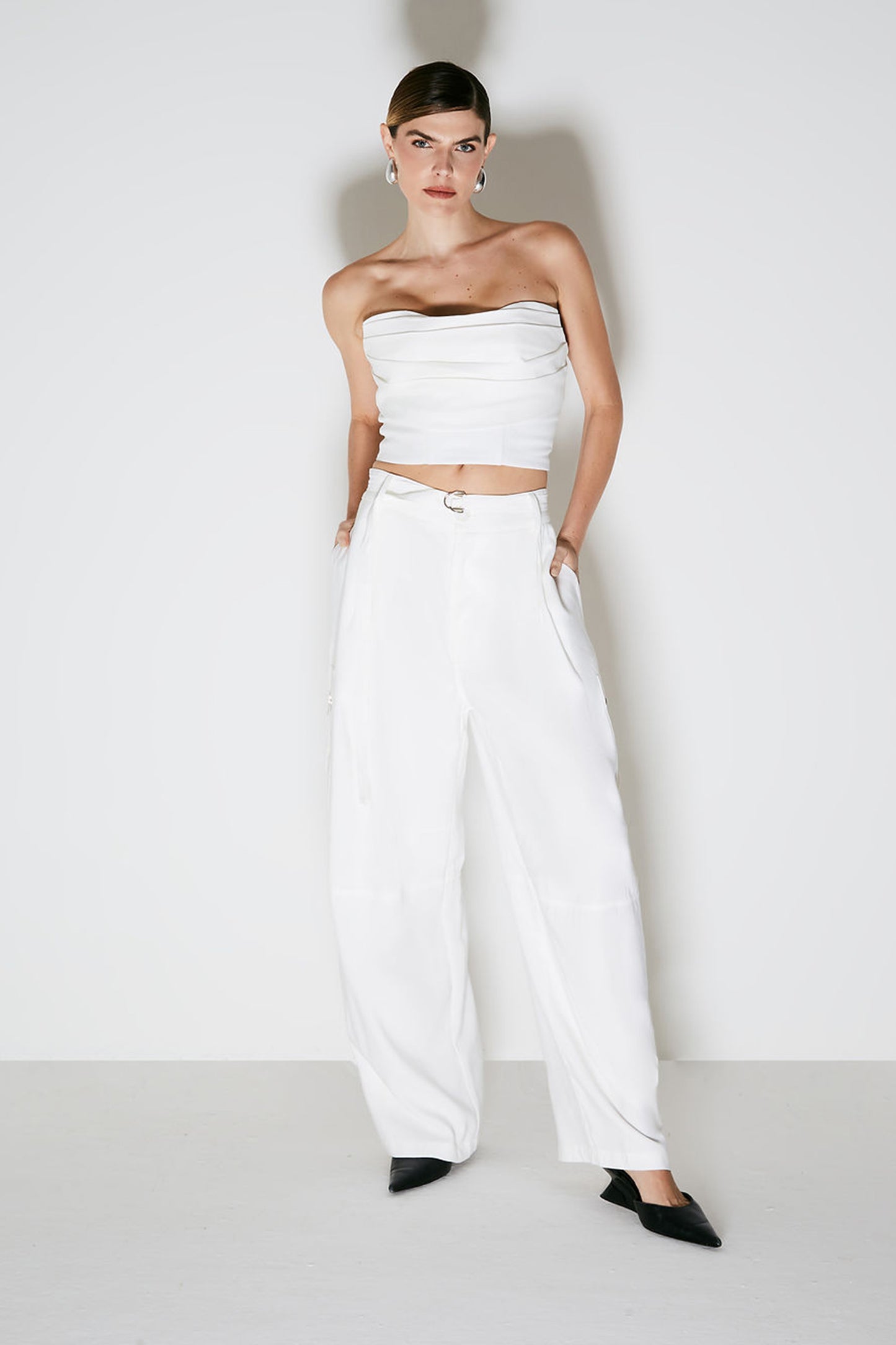 CROPPED TOMARA QUE CAIA ESTRUTURADO COM SOBREPOSICOES OFF WHITE