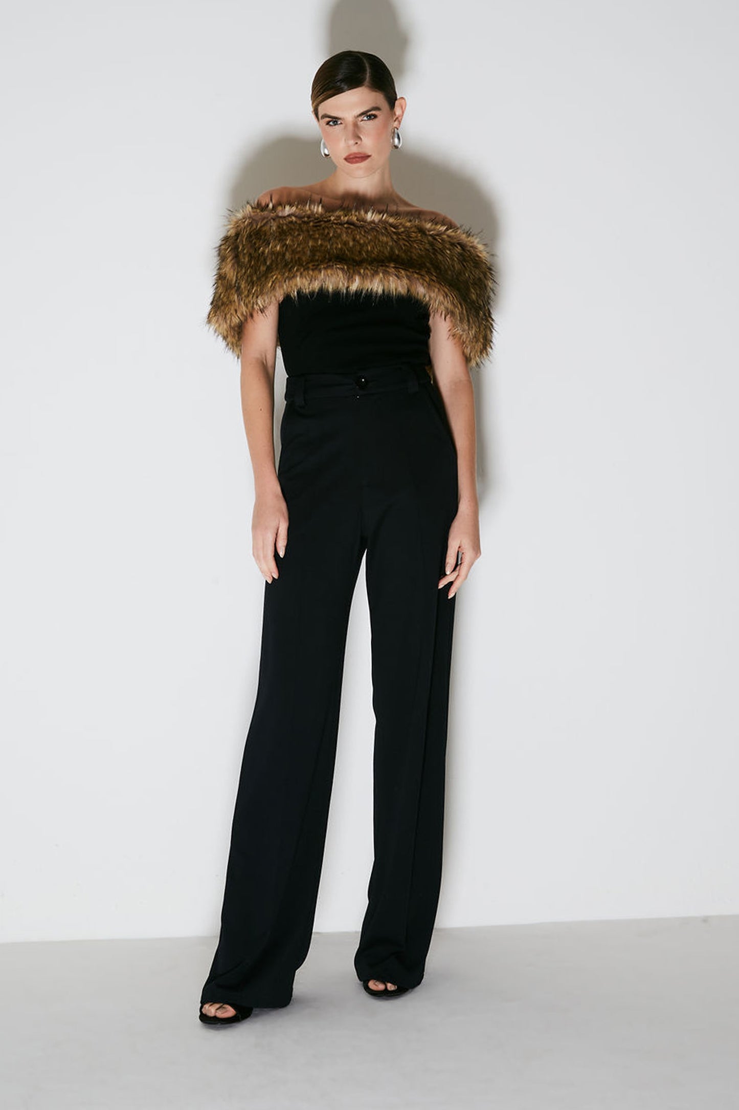 BODY OMBRO A OMRBO COM PELO PRETO