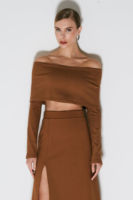 CROPPED OMBRO A OMBRO COM SOBREPOSICAO MARROM CHOCOLATE