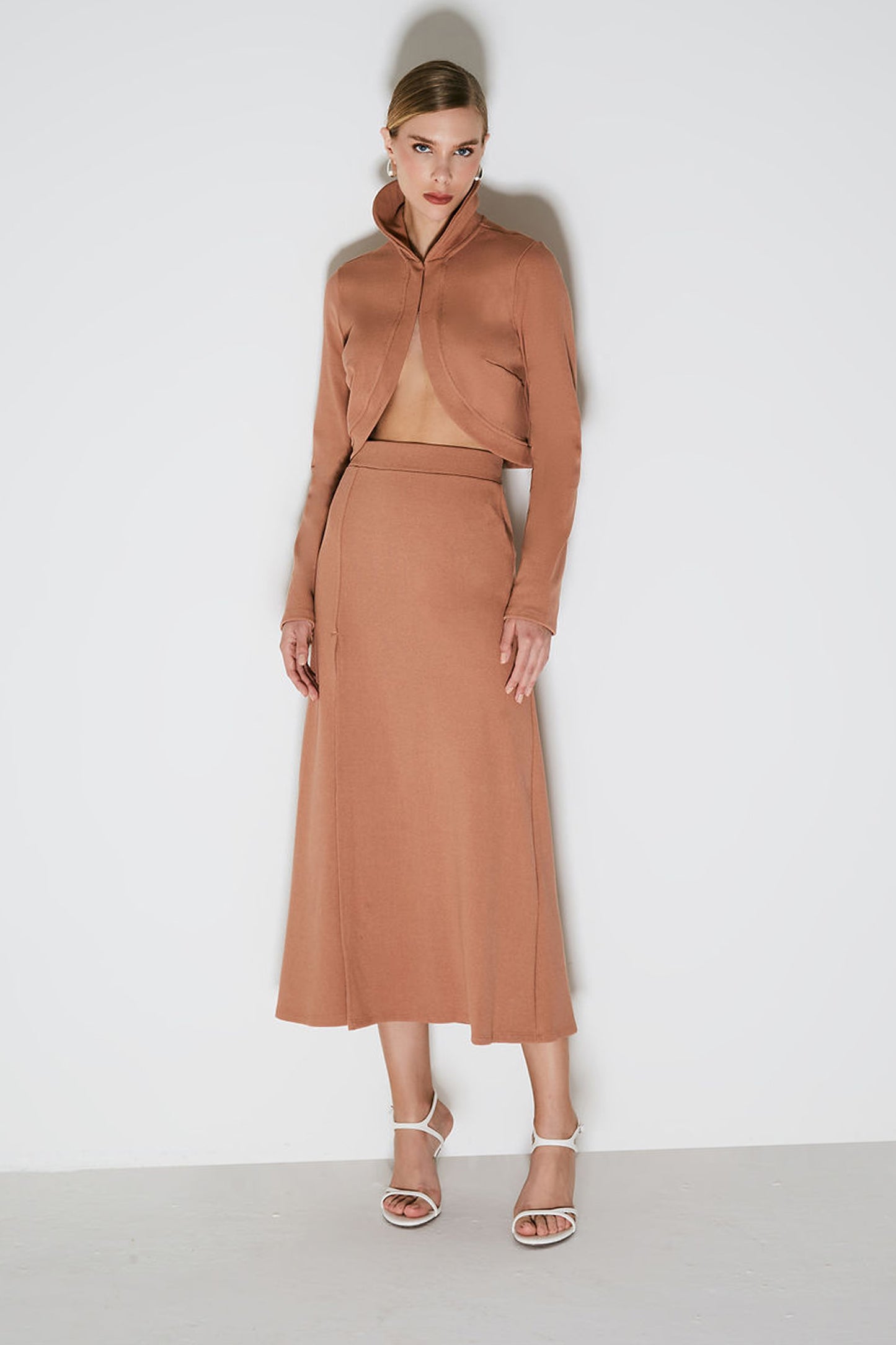 CASACO CURTO COM GOLA E GANCHOS MOCHA MOUSSE