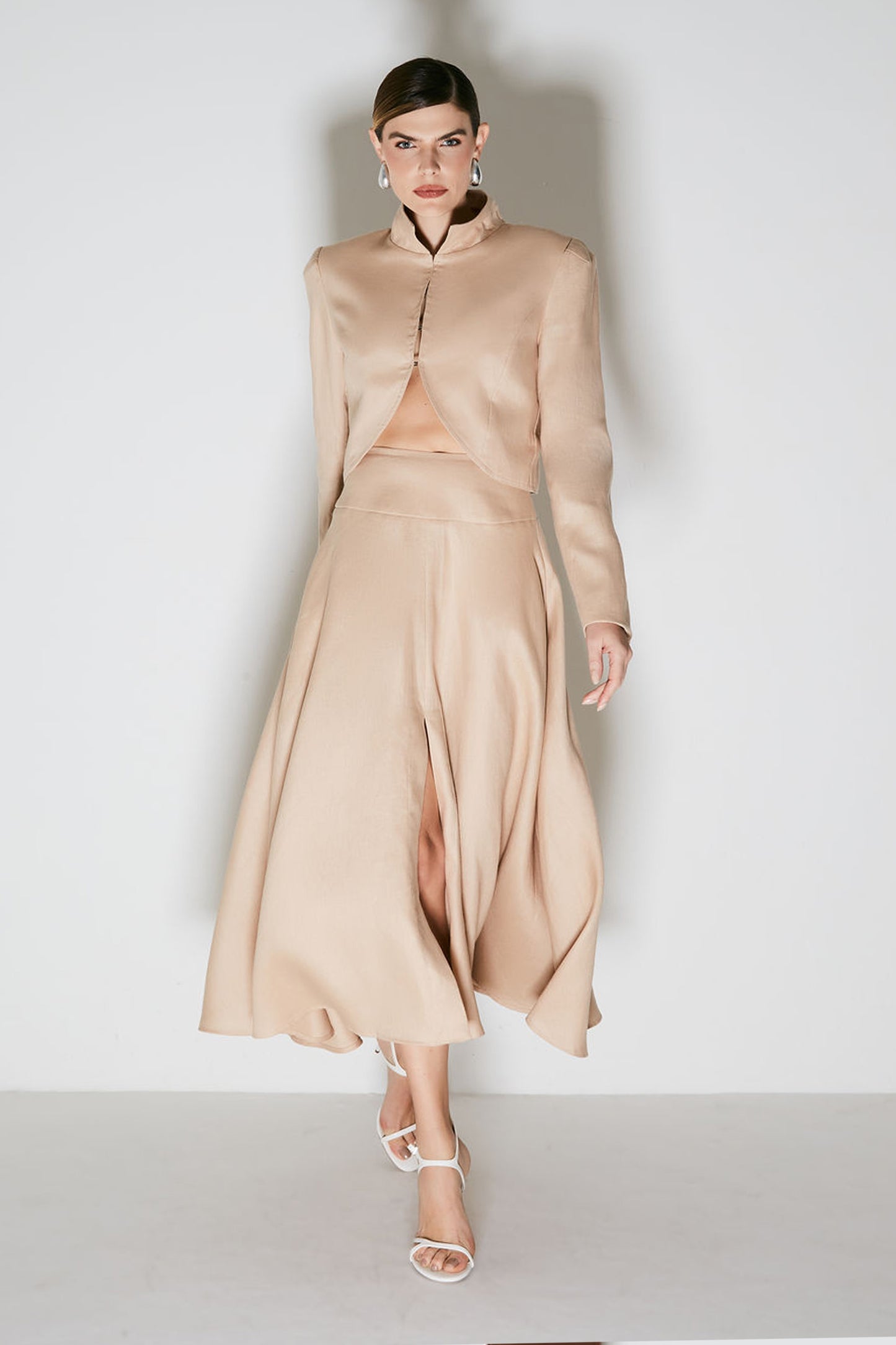 BLAZER CURTO COM ABERTURA ASSIMETRICA KAKI CLARO