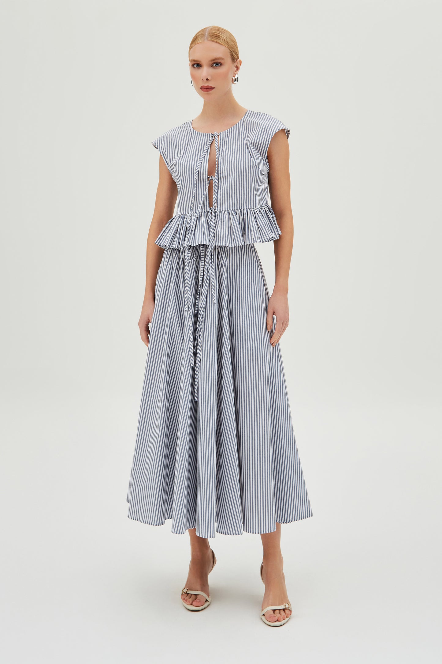 BLUSA DE AMARRAÇÃO FRONTAL E BABADO NA BARRA LISTRADO AZUL MARINHO