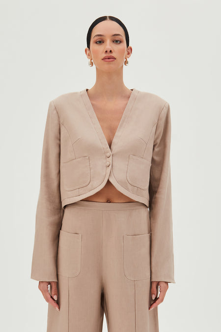 BLAZER CURTO COM BOLSOS FRONTAIS MARROM CLARO