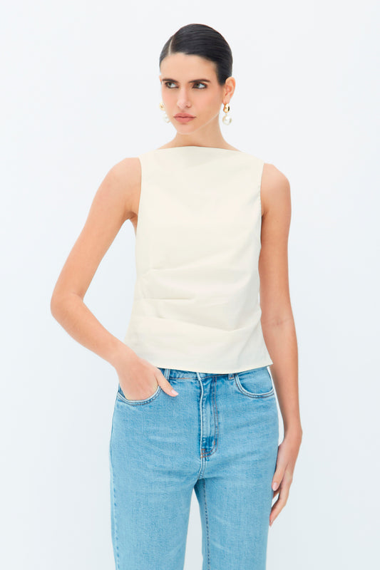 BLUSA SEM MANGA COM PREGAS FRONTAIS CREME