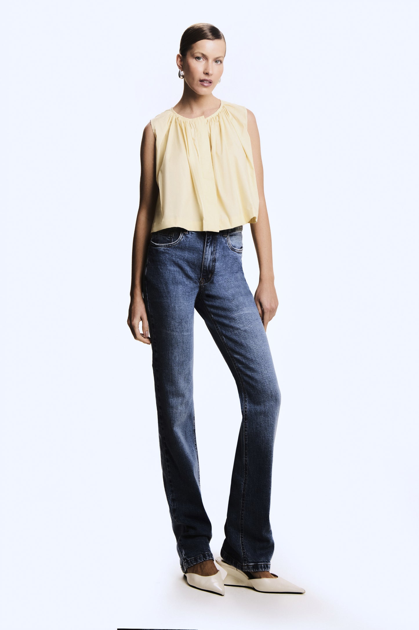 BLUSA SEM MANGA AMPLA FRANZIDOS DECOTE E BOTOES FRONTAL AMARELO MANTEIGA