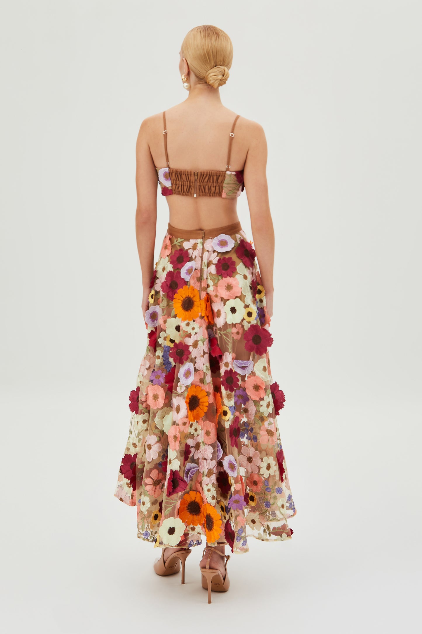 SAIA MIDI EM TULE BORDADO COM COS MEDIO COLORIDO