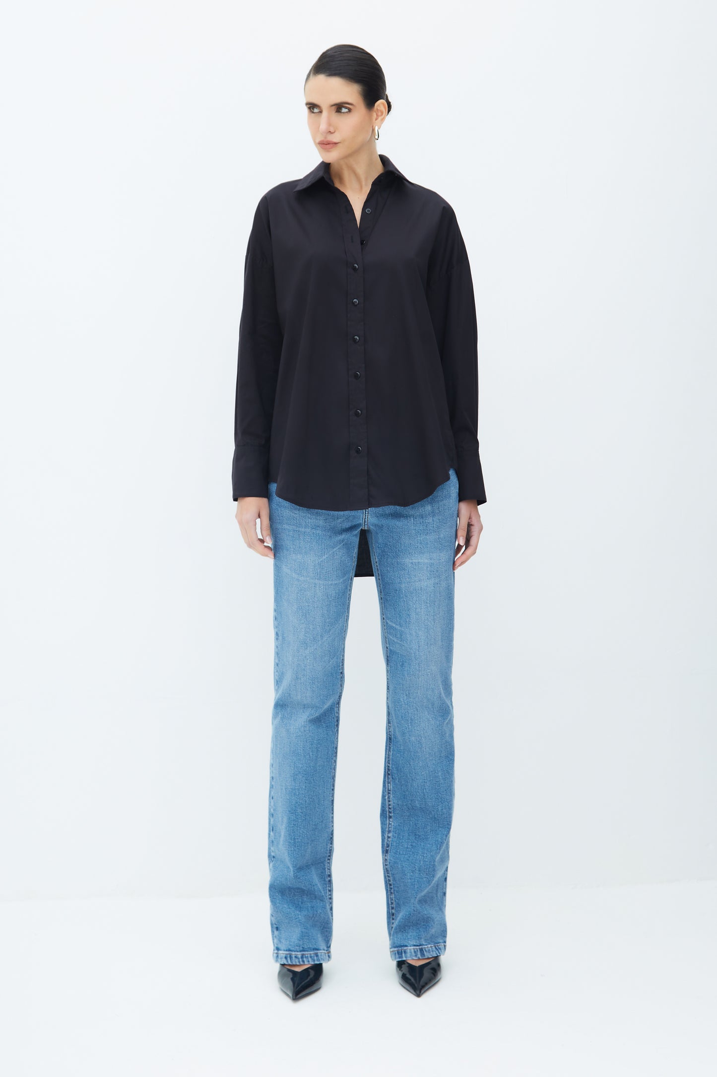 CAMISA MANGA COMPRIDA OVERSIZED E BARRA FRALDADA PRETO