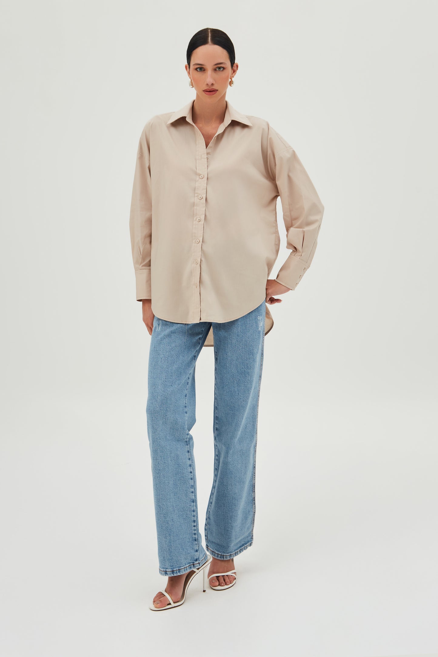 CAMISA MANGA COMPRIDA OVERSIZED E BARRA FRALDADA KAKI CLARO