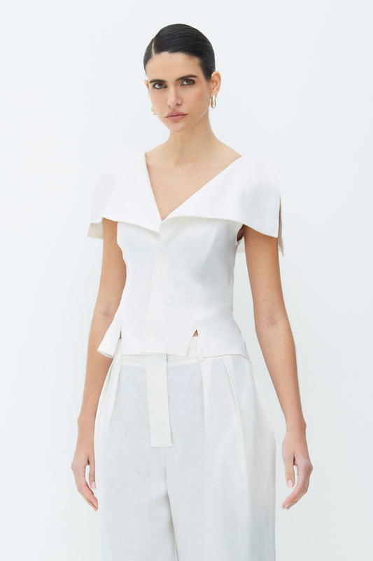 BLUSA MANGA CURTA COM LAPELAS E ABERTURAS BARRA BRANCO