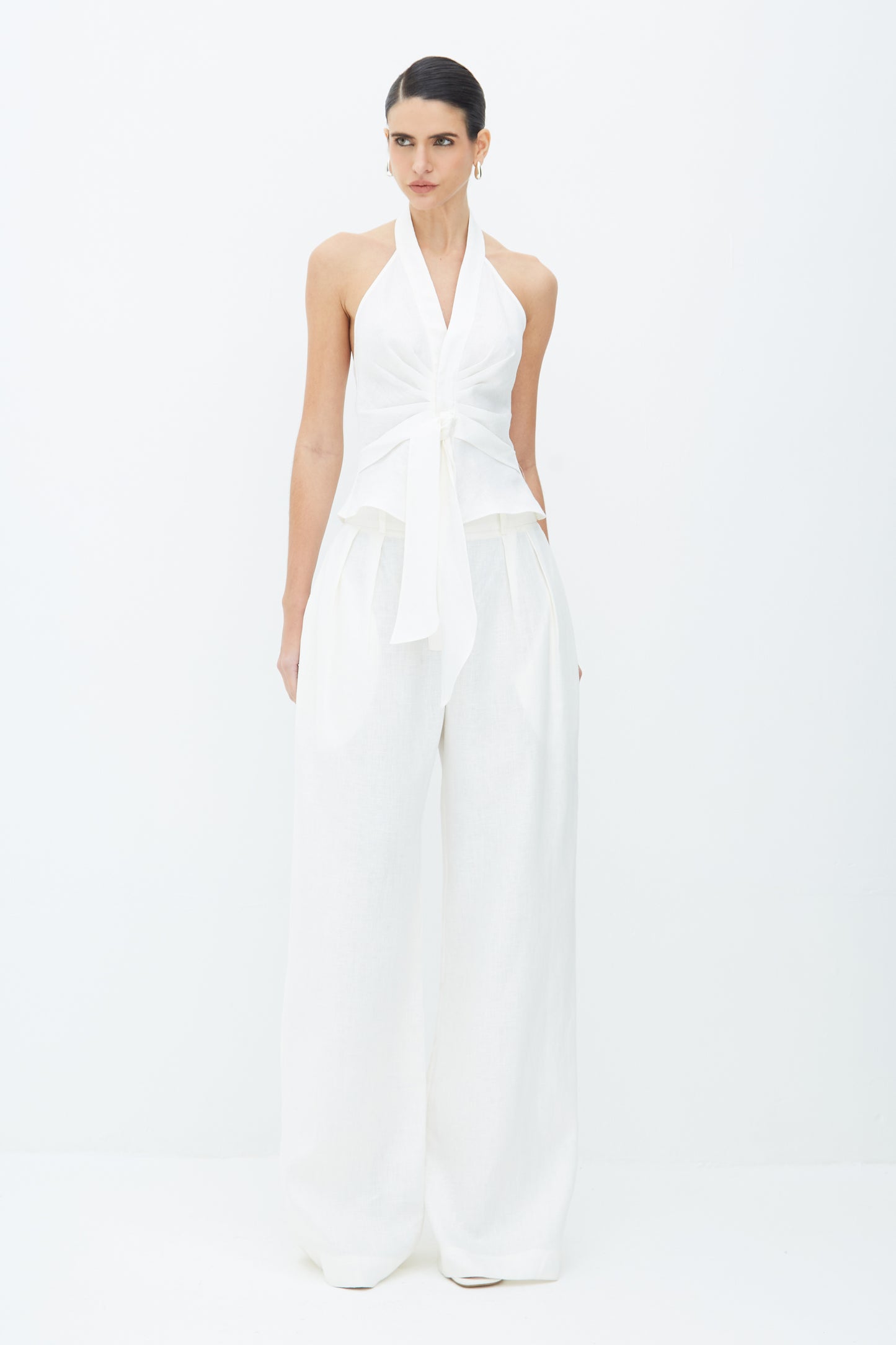 BLUSA FRENTE UNICA COM PREGAS E AMARRACAO FRENTE BRANCO