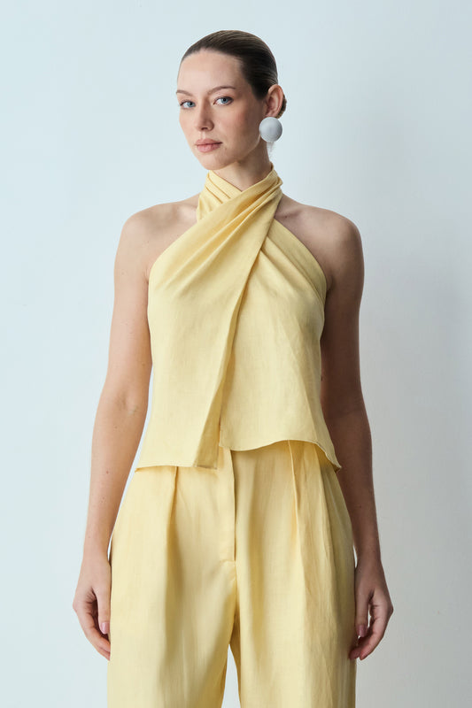 BLUSA TORÇÃO HALTER EM LINHO AMARELO MANTEIGA