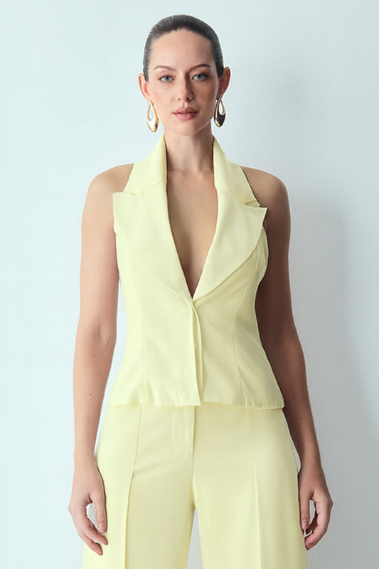 BLUSA FRENTE UNICA COLETE COM GOLA LAPELA AMARELO MANTEIGA CLARO