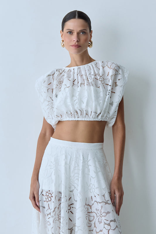 BLUSA MANGA CURTA EM RENDA COM OMBREIRAS E BALONE OFF WHITE