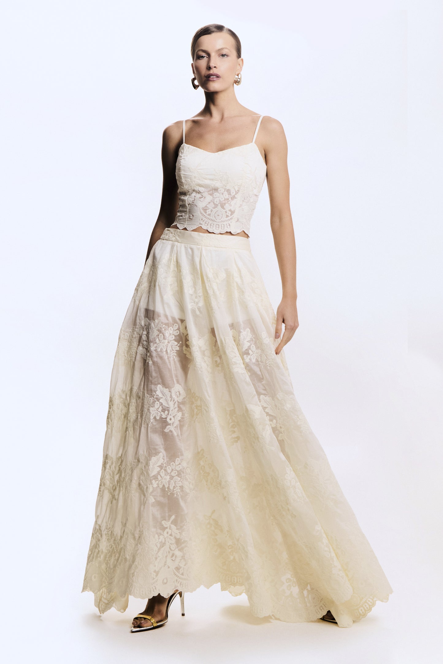 CROPPED DE ALCA RECORTE V BUSTO BARRA ASSIMETRICA CREME