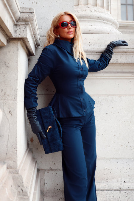 CASACO CURTO SOBREPOSICAO GOLA ACINTURADO BARRA AMPLA AZUL MARINHO ESCURO