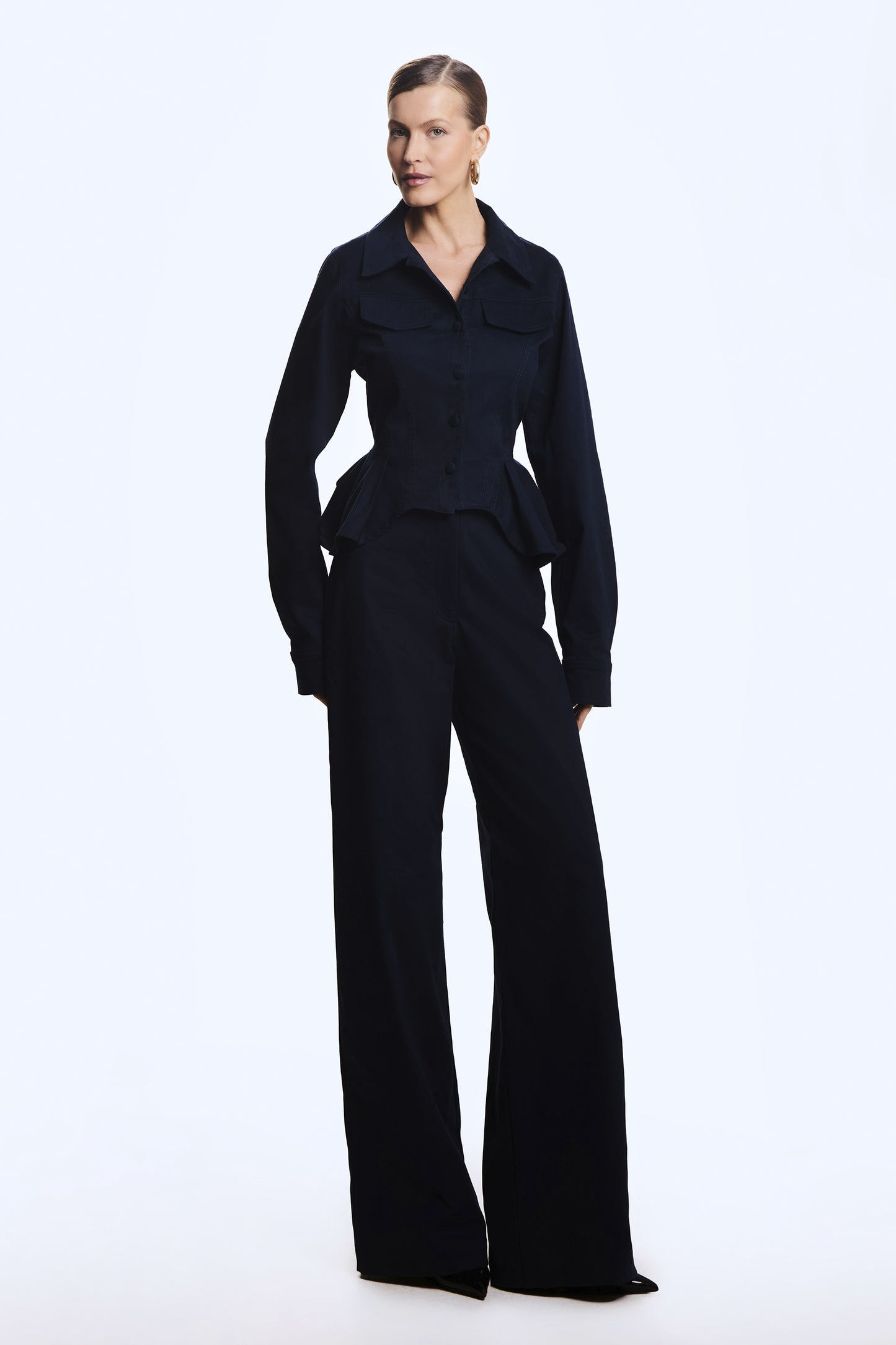 BLUSA MANGA LONGA ACINTURADA BARRA AMPLA BOLSOS FRENTE AZUL MARINHO