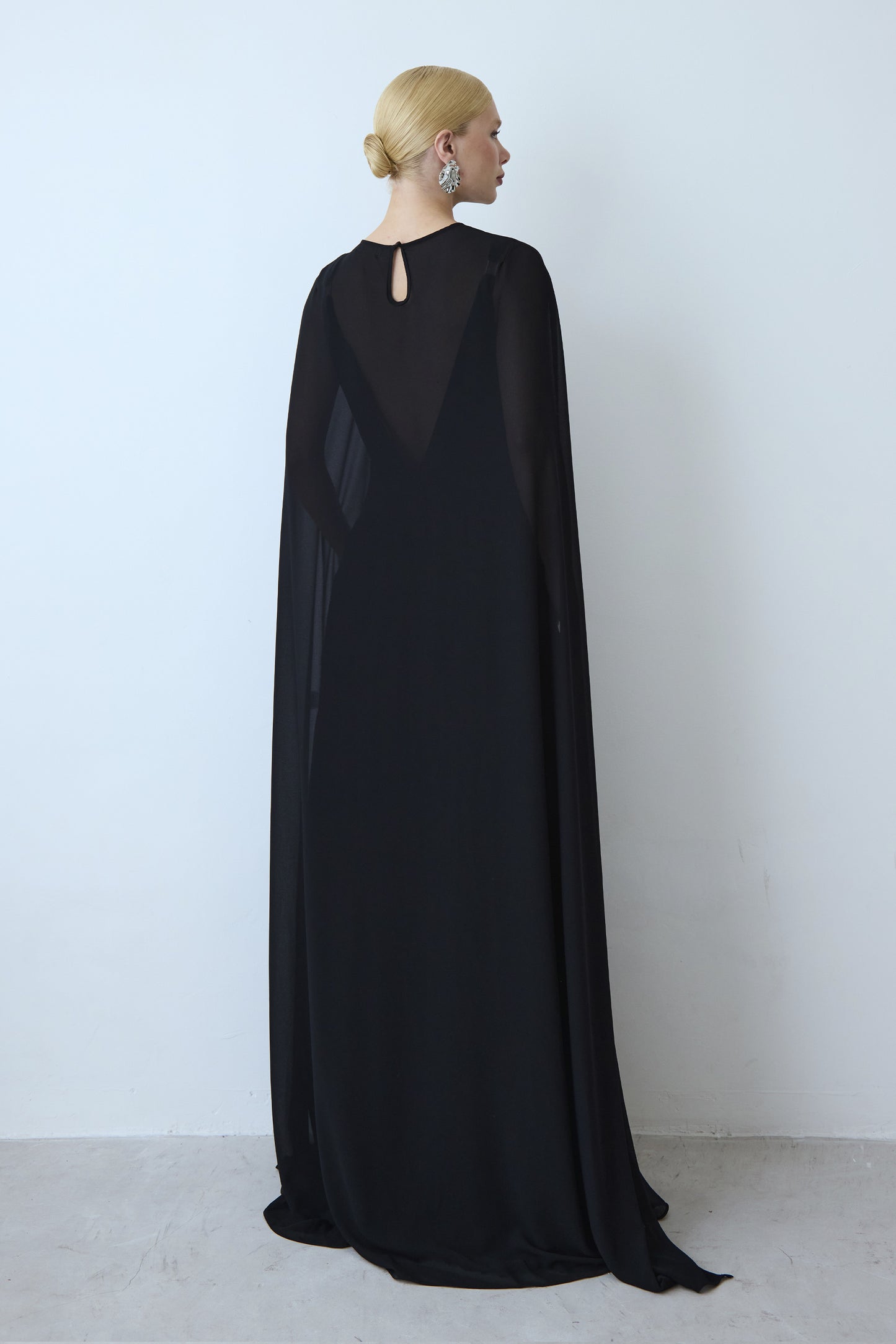 CAPA ALONGADA COM FLUIDEZ PRETO