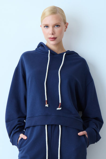 BLUSA MANGA LONGA MOLETOM COM CORDAO E CAPUZ AZUL MARINHO