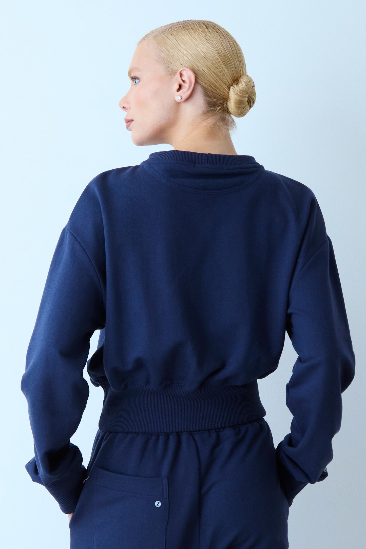 BLUSA MANGA LONGA MOLETOM GOLA CARECA AJUSTADO CINTURA AZUL MARINHO
