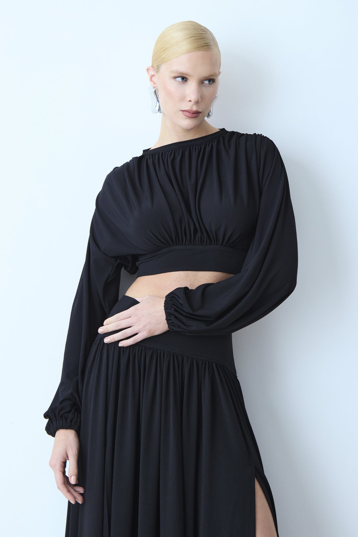 BLUSA MANGA LONGA FLUIDA ACINTURADA ZIPER DE METAL COSTAS PRETO