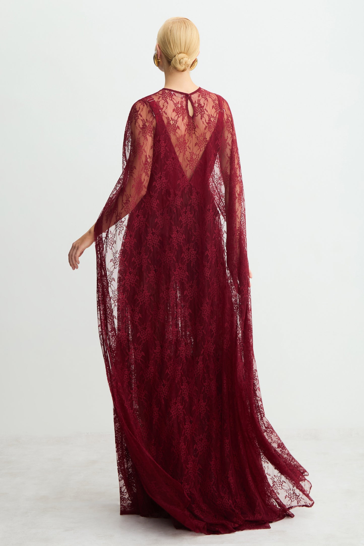 CAPA ALONGADA EM RENDA VINHO