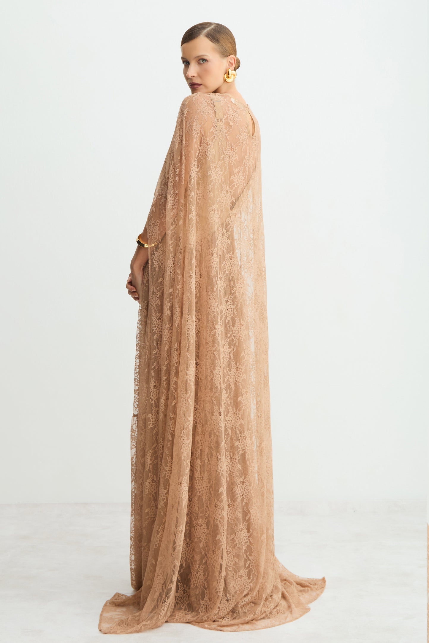CAPA ALONGADA EM RENDA MOCHA MOUSSE