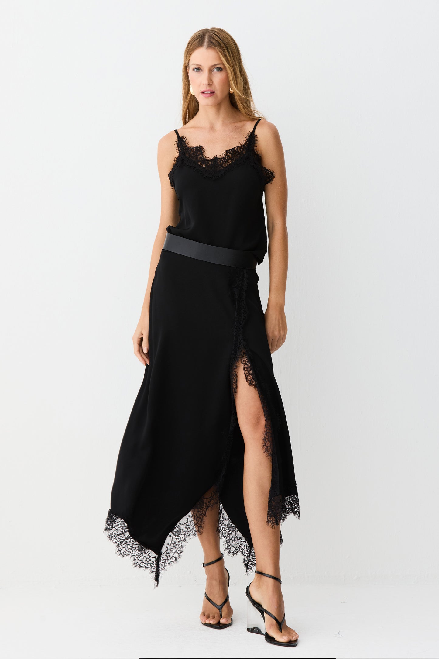 BLUSA DE ALCA RENDA DECOTE E COSTAS FLUIDA PRETO