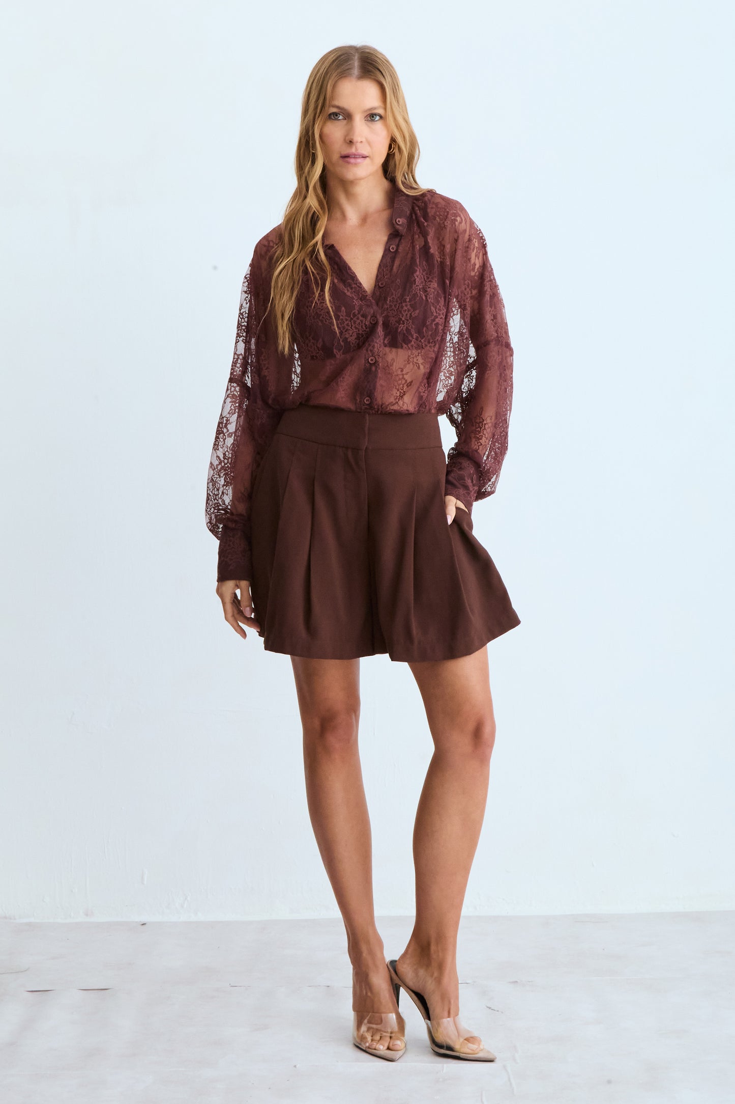 CAMISA MANGA COMPRIDA EM RENDA COM TRANSPARENCIA MARROM