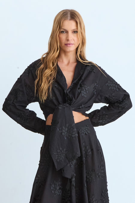CAMISA MANGA COMPRIDA COM BORDADO E AMARRACAO FRONTAL PRETO