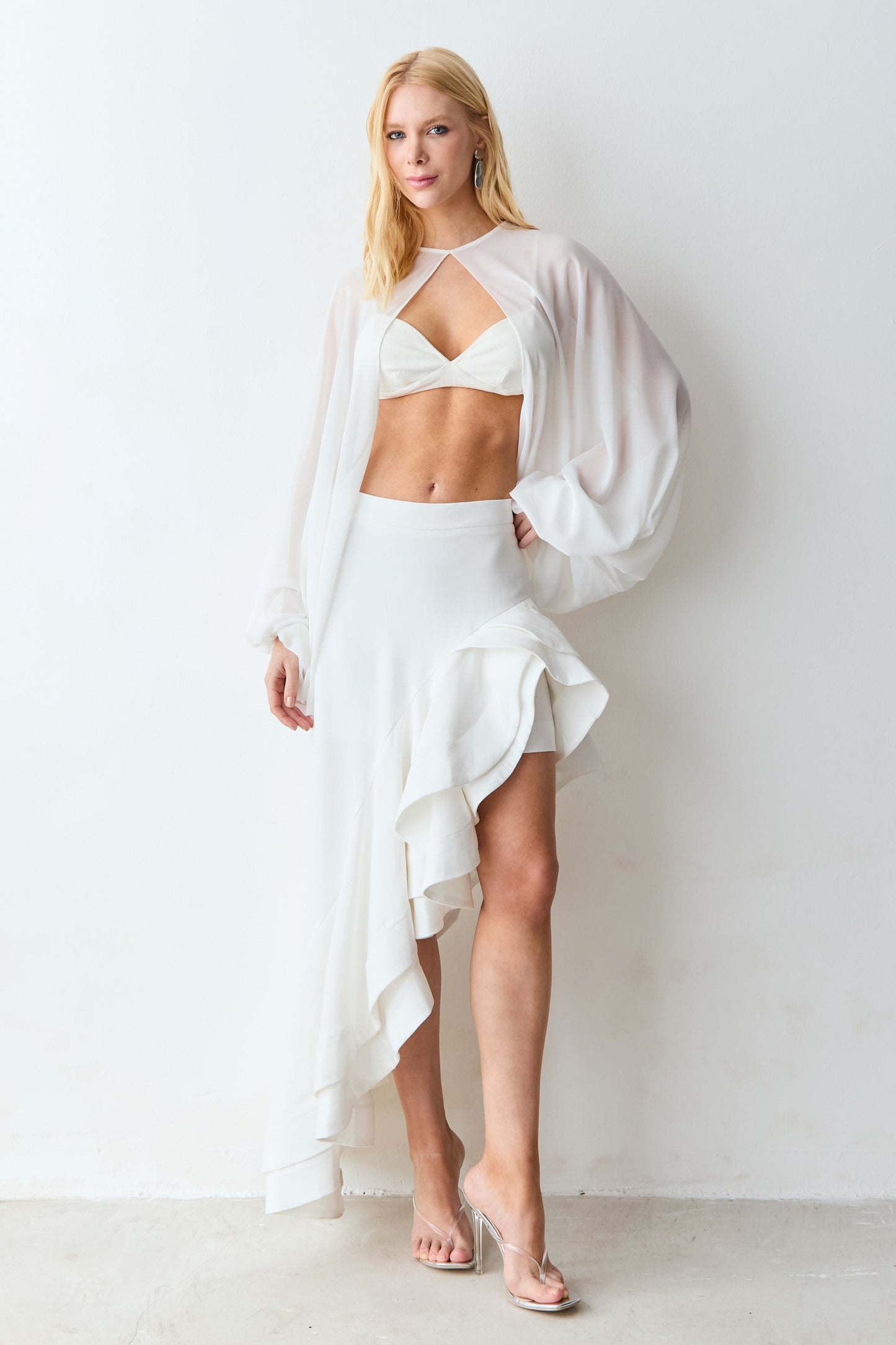 BLUSA CAPA ABERTURA FRONTAL MANGAS BUFANTES OFF WHITE