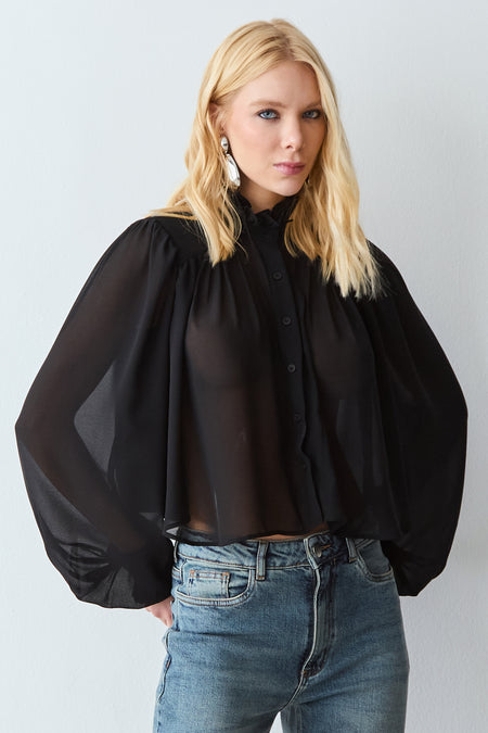 BLUSA MANGA LONGA FLUIDA FRANZIDOS GOLA E CORPO PRETO