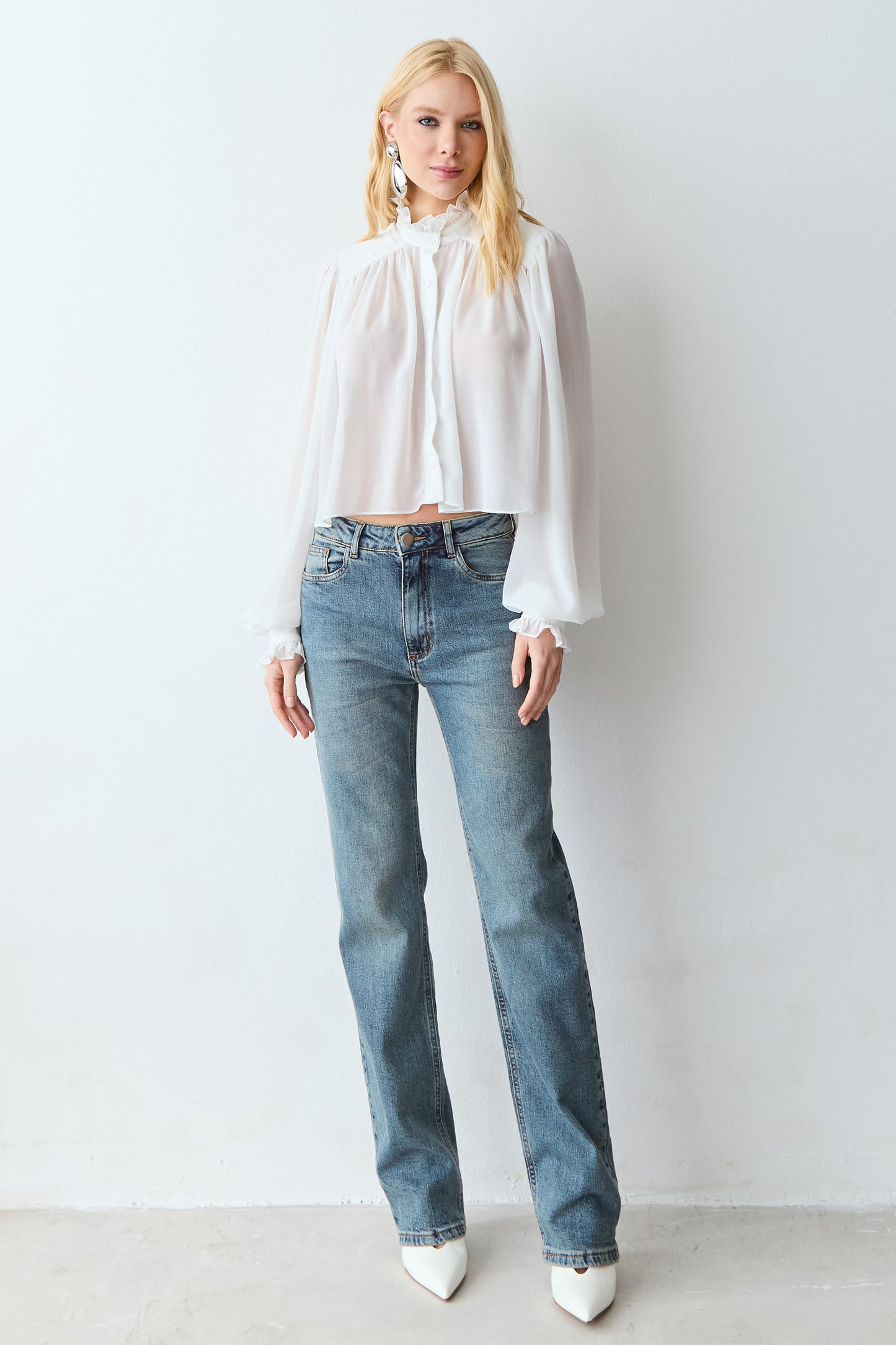 BLUSA MANGA LONGA FLUIDA FRANZIDOS GOLA E CORPO OFF WHITE