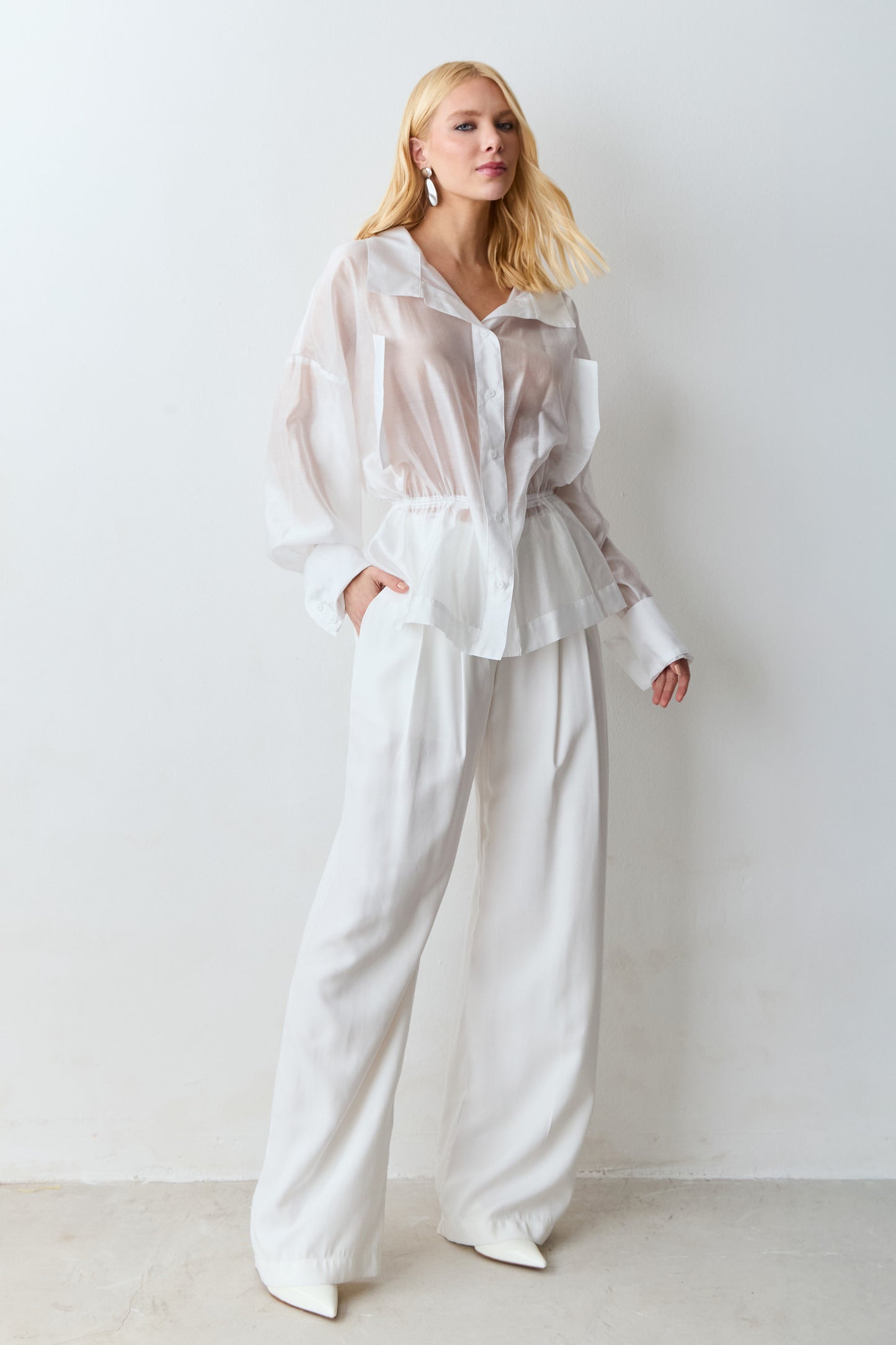 CAMISA MANGA COMPRIDA COM AMARRACAO CINTURA E TRANSPARENCIA OFF WHITE