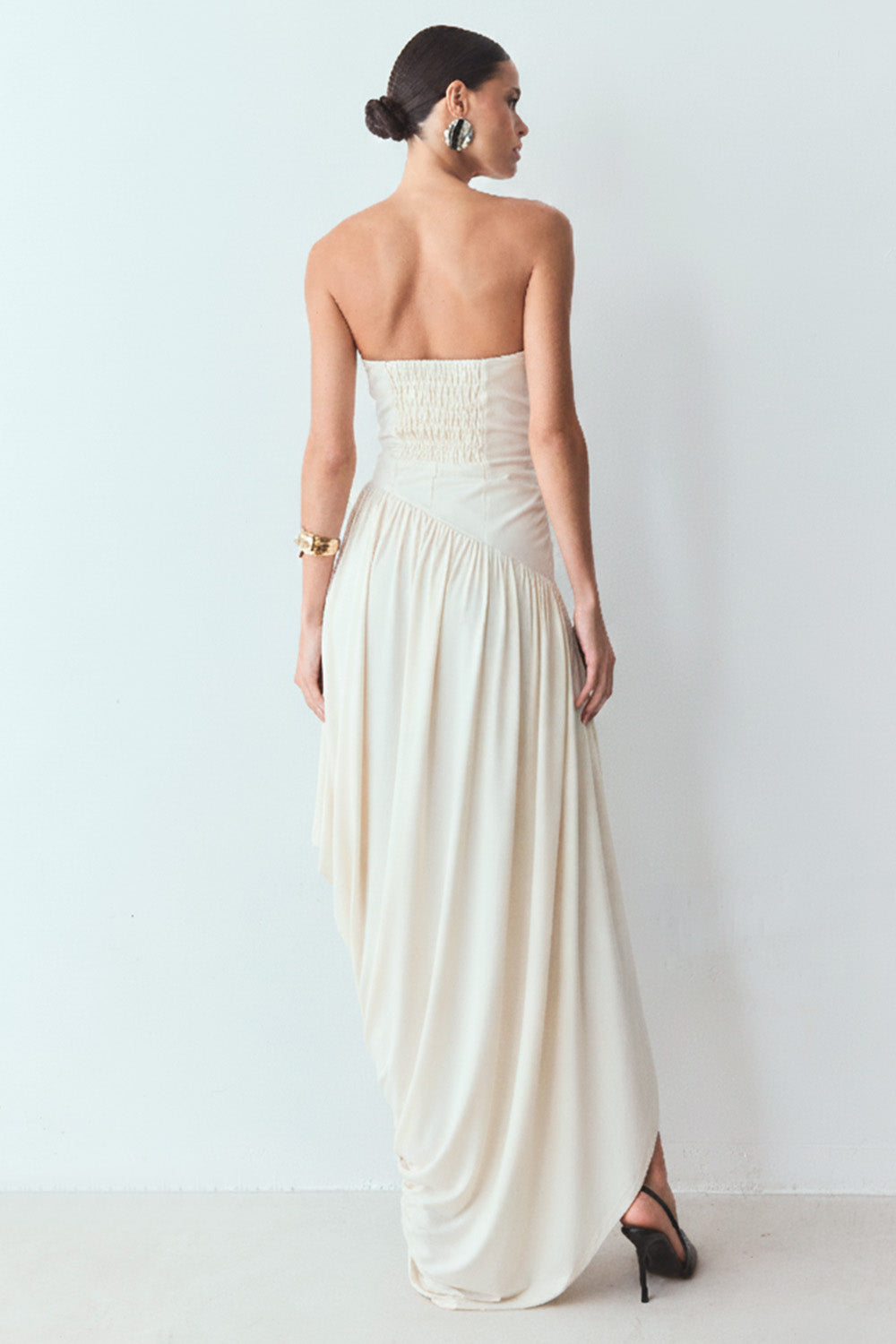 VESTIDO MIDI TOMARA QUE CAIA COM SAIA FLUIDA OFF WHITE