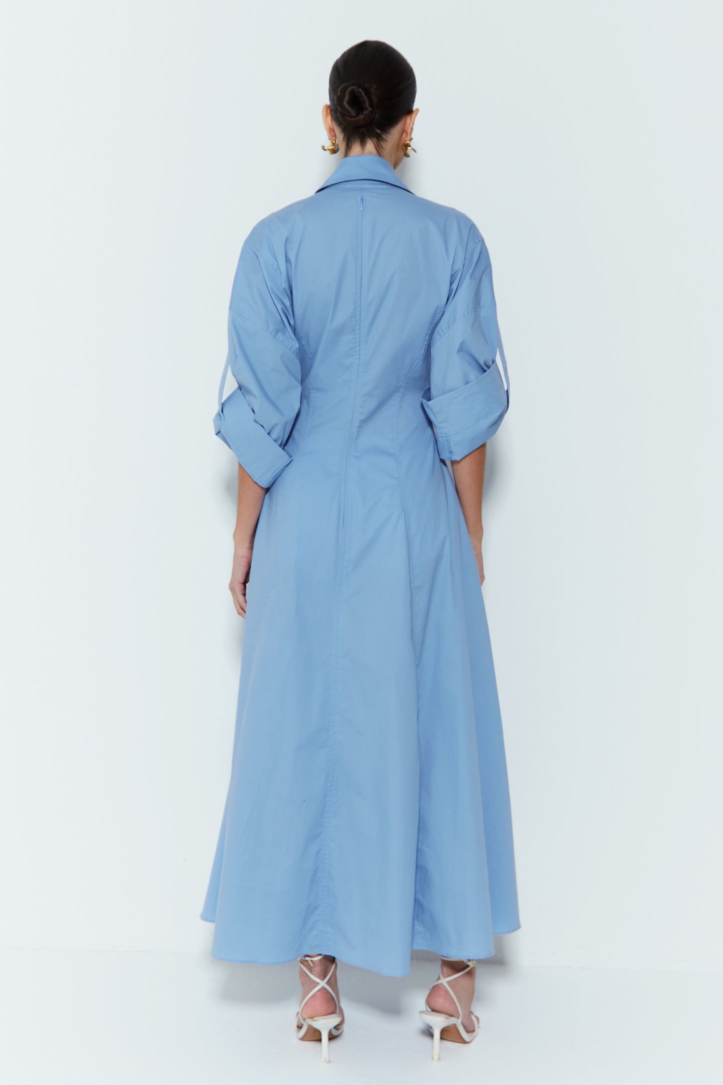 CHEMISE LONGUETE COM DECOTE V E BARRA AMPLA AZUL CINDER