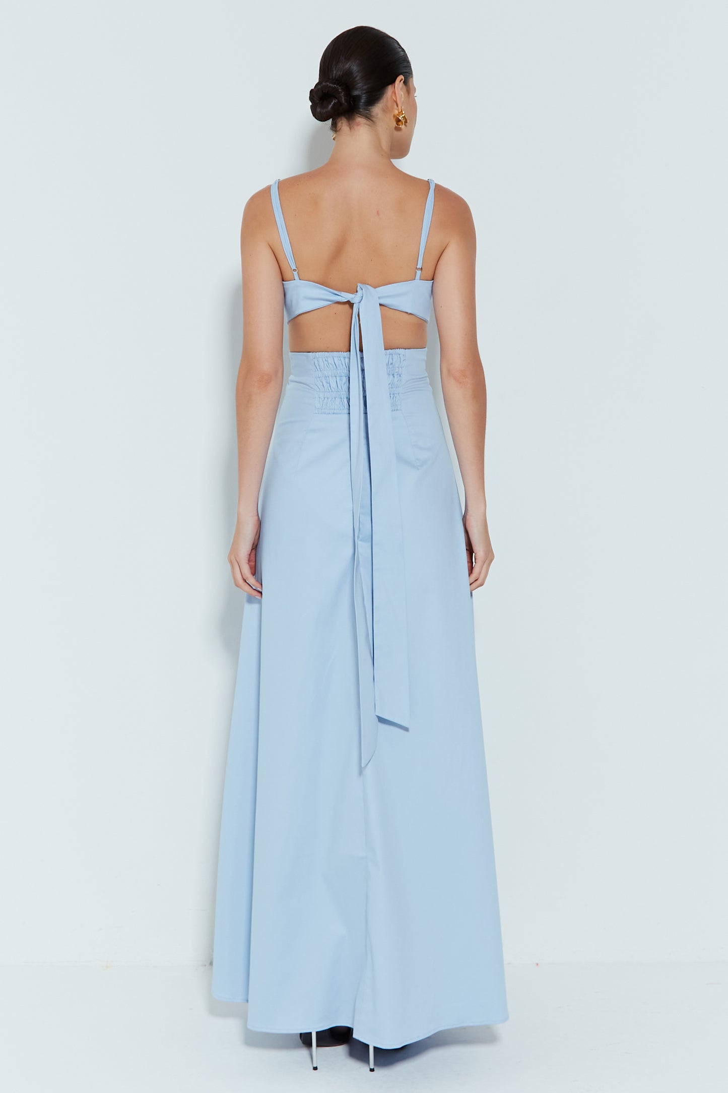 VESTIDO LONGO COM RECORTE BUSTO E AMARRACAO COSTAS AZUL BEBE