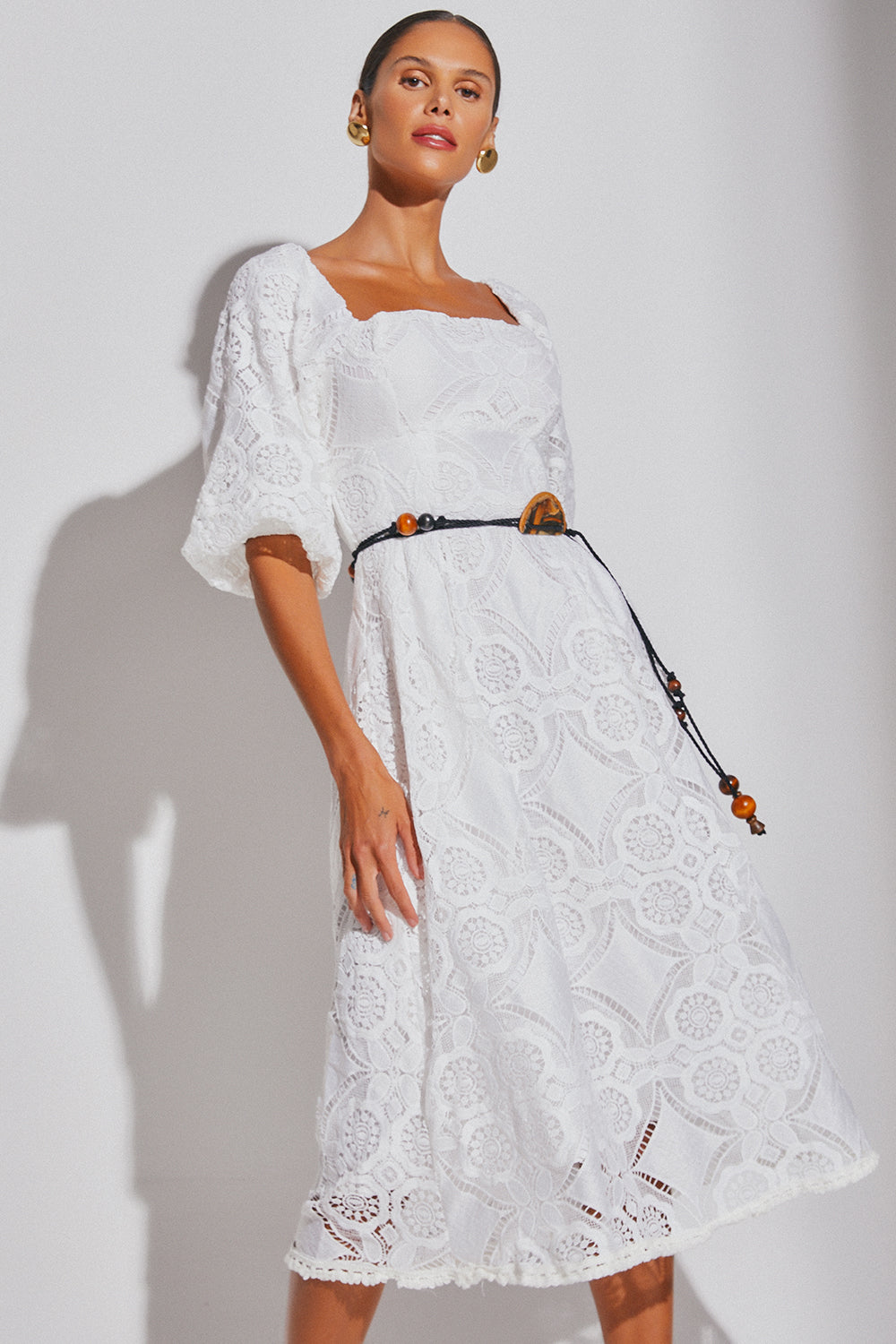 VESTIDO MIDI COM MANGA CURTA BUFANTE E DECOTE RETO OFF WHITE