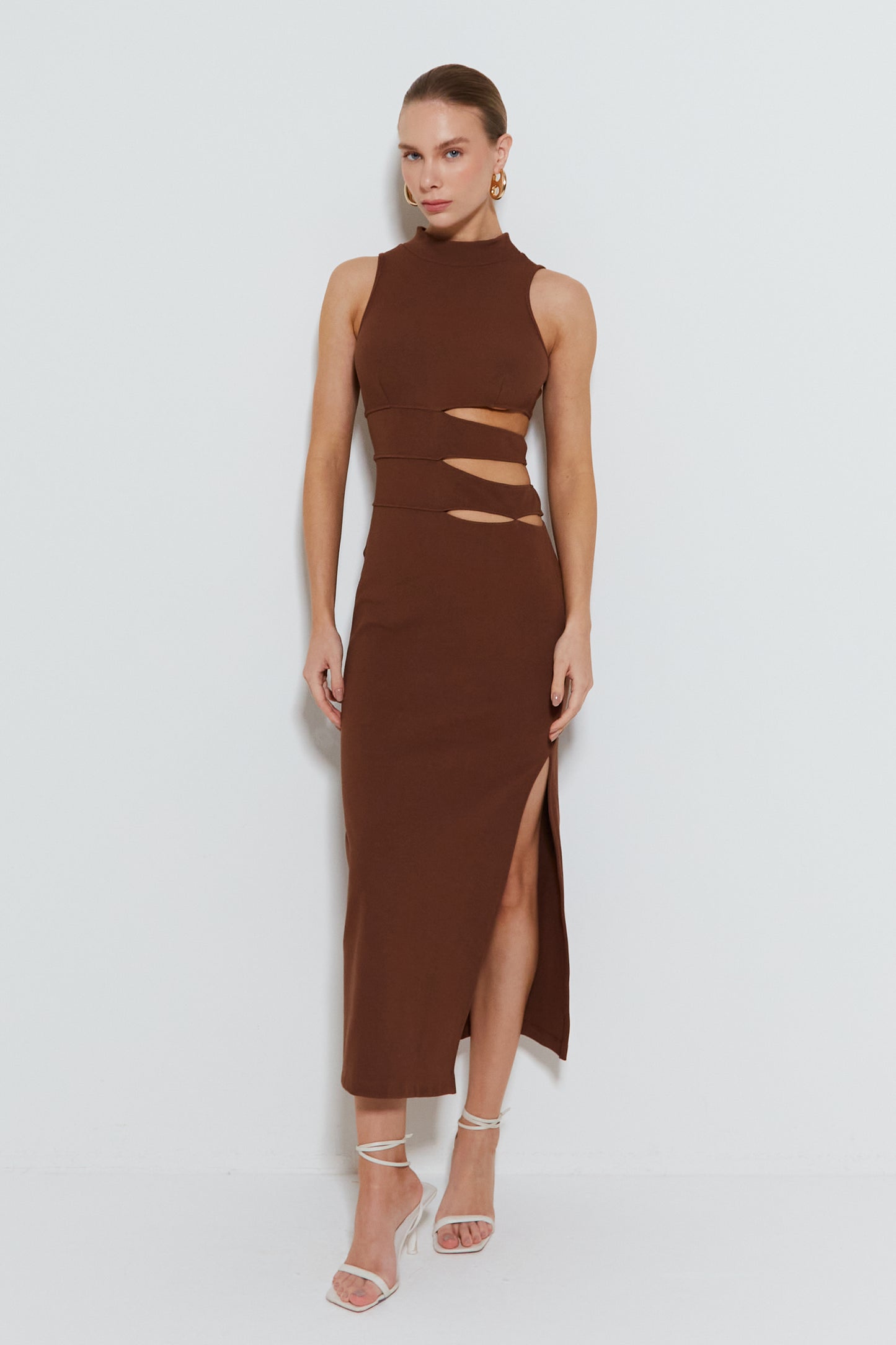 VESTIDO MIDI RECORTE LATERAL NA CINTURA MARROM
