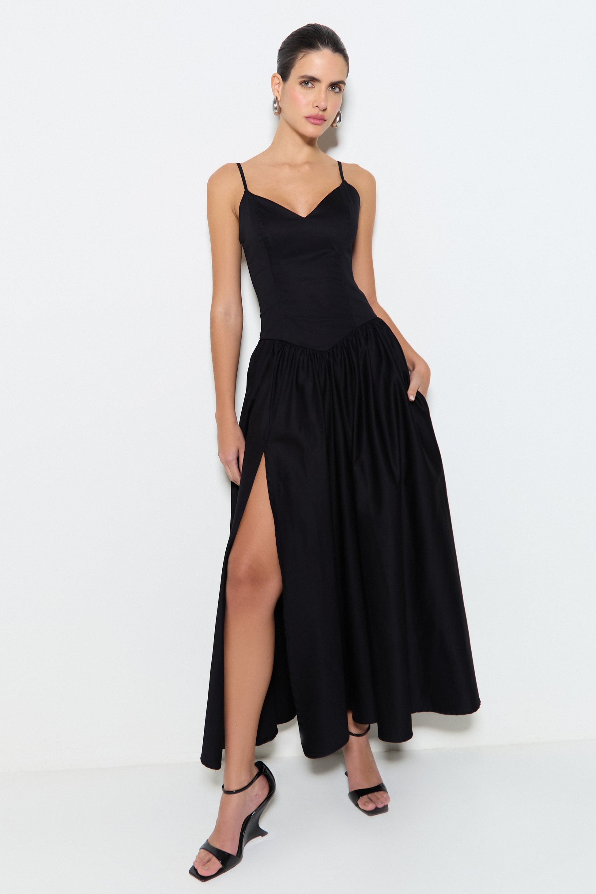 VESTIDO MIDI COM SAIA RODADA E FRANZIDOS PRETO – Zen Oficial