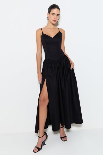 VESTIDO MIDI COM SAIA RODADA E FRANZIDOS PRETO