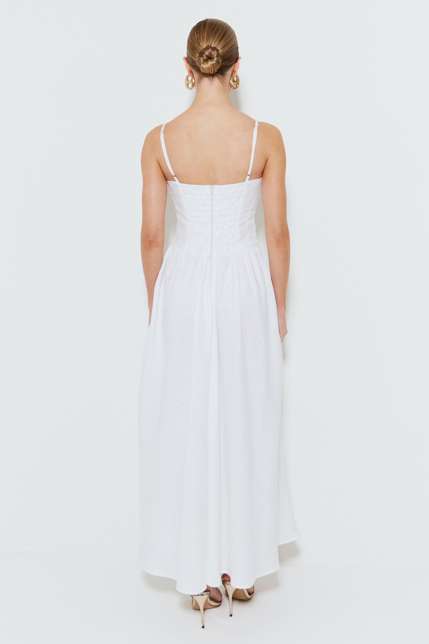 VESTIDO MIDI COM SAIA RODADA E PESPONTO NO BUSTO BRANCO